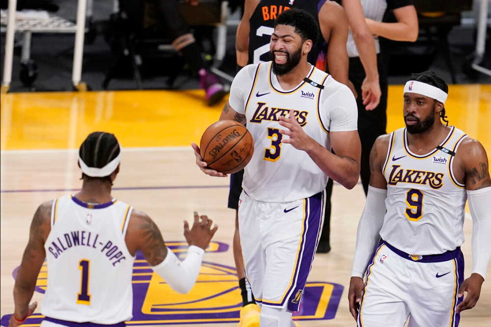  浓眉哥三十一分统治攻防，湖人轻取魔术结束客场三连败颓势